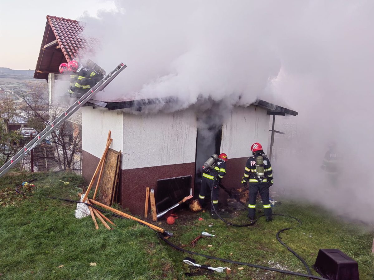 Incendiu în localitatea Dorobanț, județul Iași. Pompierii intervin