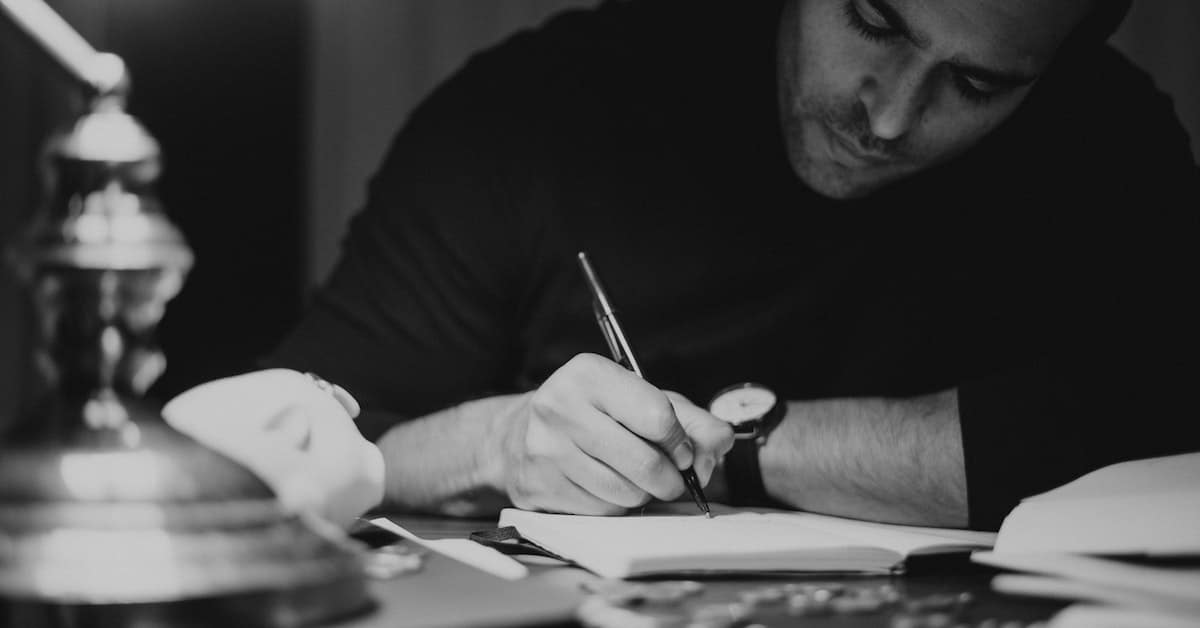 Cum se scrie corect: „întro” sau „într-o”? Cele mai frecvente greșeli gramaticale