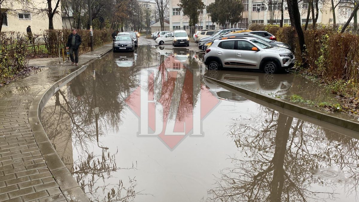 Stradă inundată în municipiul Iași. Mașinile circulă cu dificultate în zonă – UPDATE