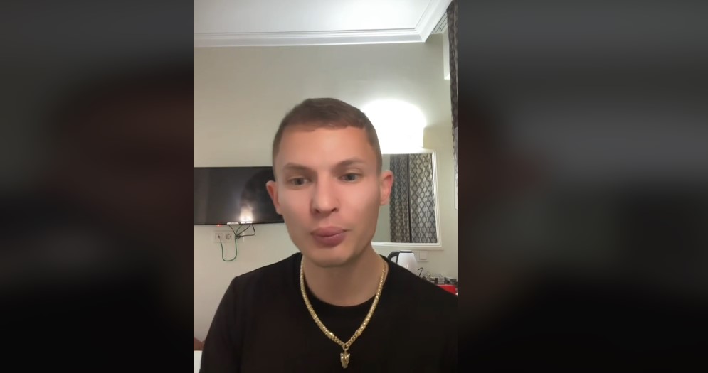 Îndemnul unui membru al LGBTQ+: ” Nu vă mai lăsați manipulați! Nu avem nevoie de adopția de copii pentru cuplurile gay ci trebuie să ne întrebăm cum au ajuns copiii fără părinți!” – VIDEO