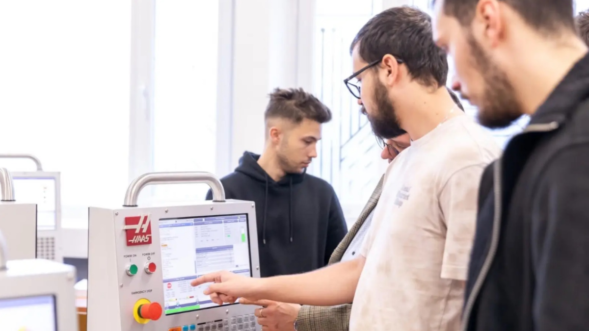 Un nou laborator modernizat, pentru studenții de la Facultatea de Construcții de Mașini și Management Industrial din Iași