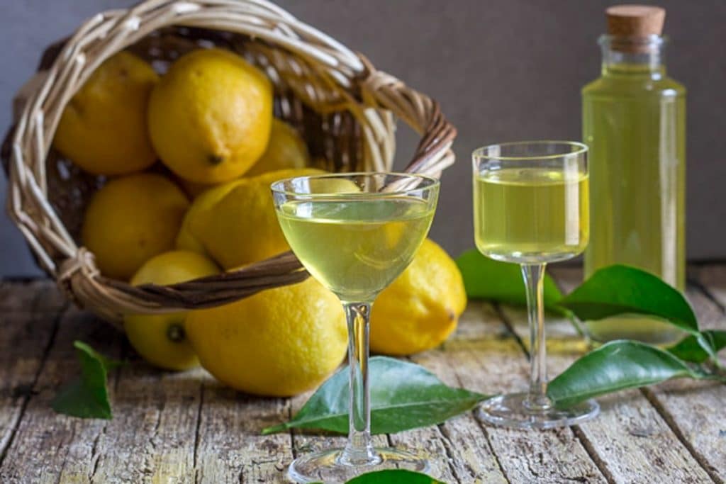 Cum să prepari limoncello de unul singur acasă