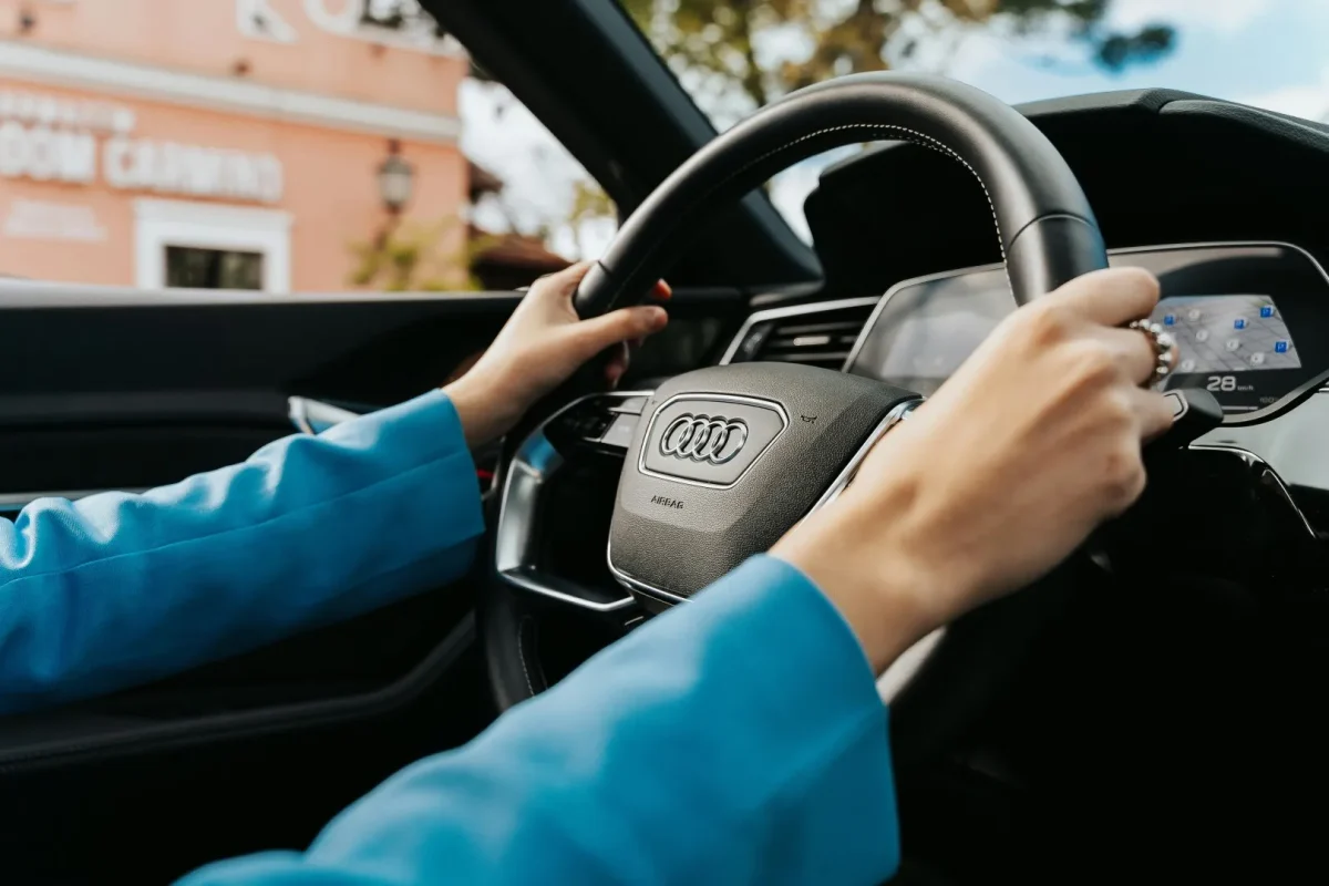 Șoferii de ridesharig, o nouă înșelătorie. Bani pierduți din naivitate și bună-credință