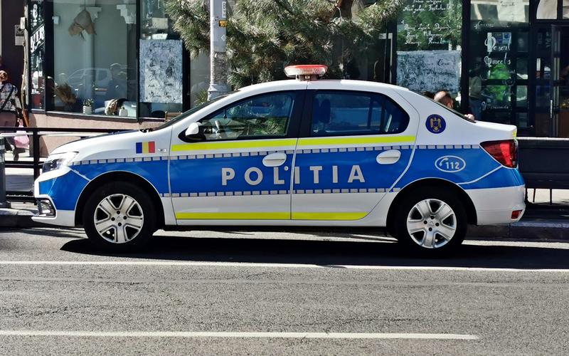 Bărbat reţinut după ce și-a spionat fosta iubită: A instalat microfoane și camere video în maşina şi locuinţa femeii