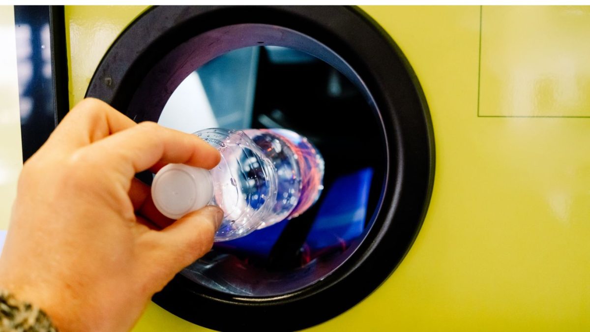 Noi reguli la punctele de reciclare! Ce vor avea de făcut românii