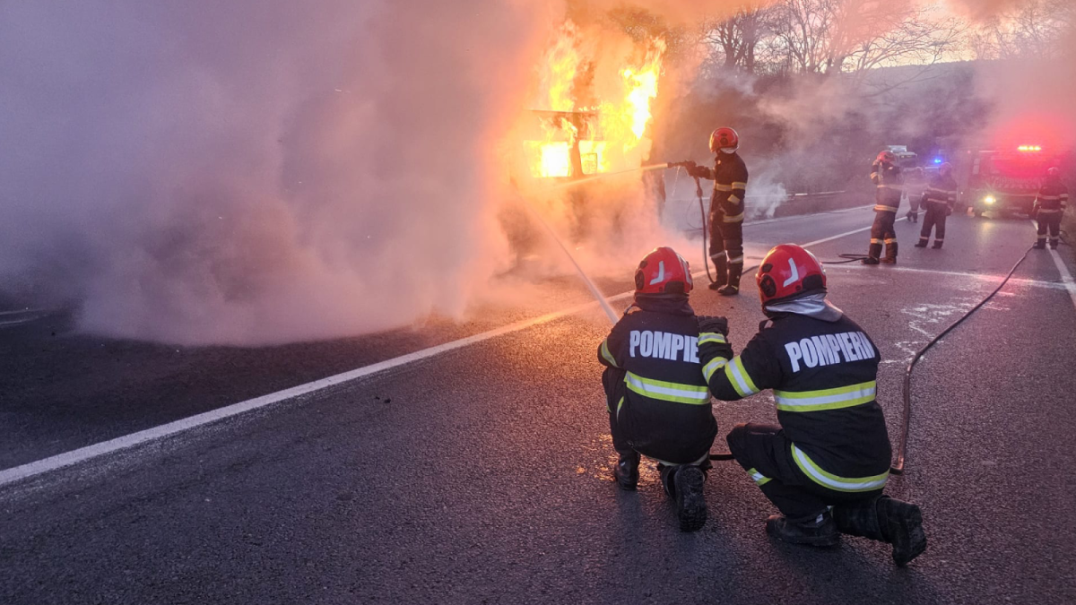 Numărul incendiilor este în creștere, în județul Iași. Pompierii au trebuit să intervină în mai multe situații