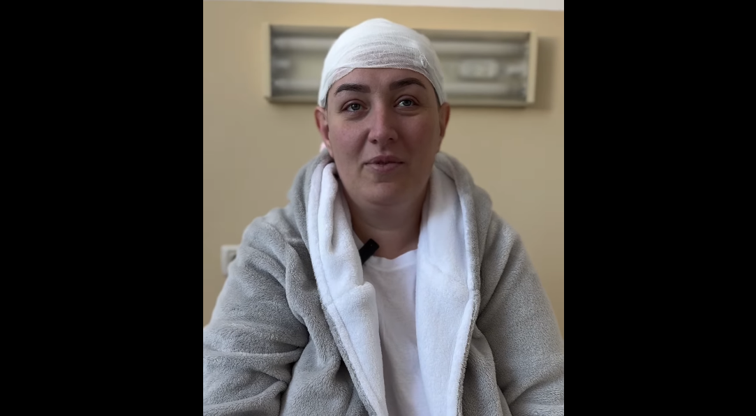O tânără mamă a învins o tumoare pe creier de 7 cm, după o operație dificilă realizată de medicii din cadrul Spitalului de Neurochirurgie Iași – VIDEO