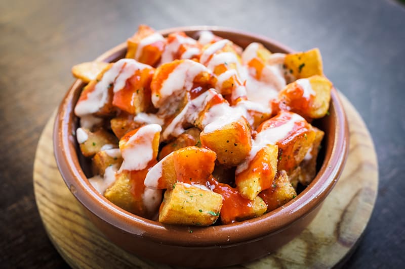 Patatas bravas, rețeta ideală de garnitură de cartofi pentru friptura de porc. Cum se prepară
