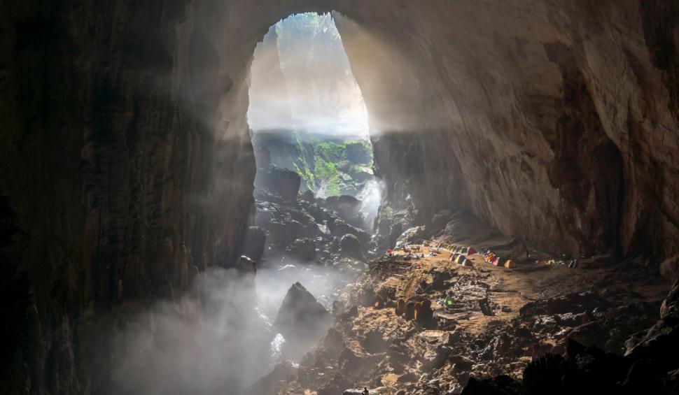 Cum arată cea mai mare peșteră din lume. Cuprinde 2 jungle și „Marele Zid al Vietnamului”.