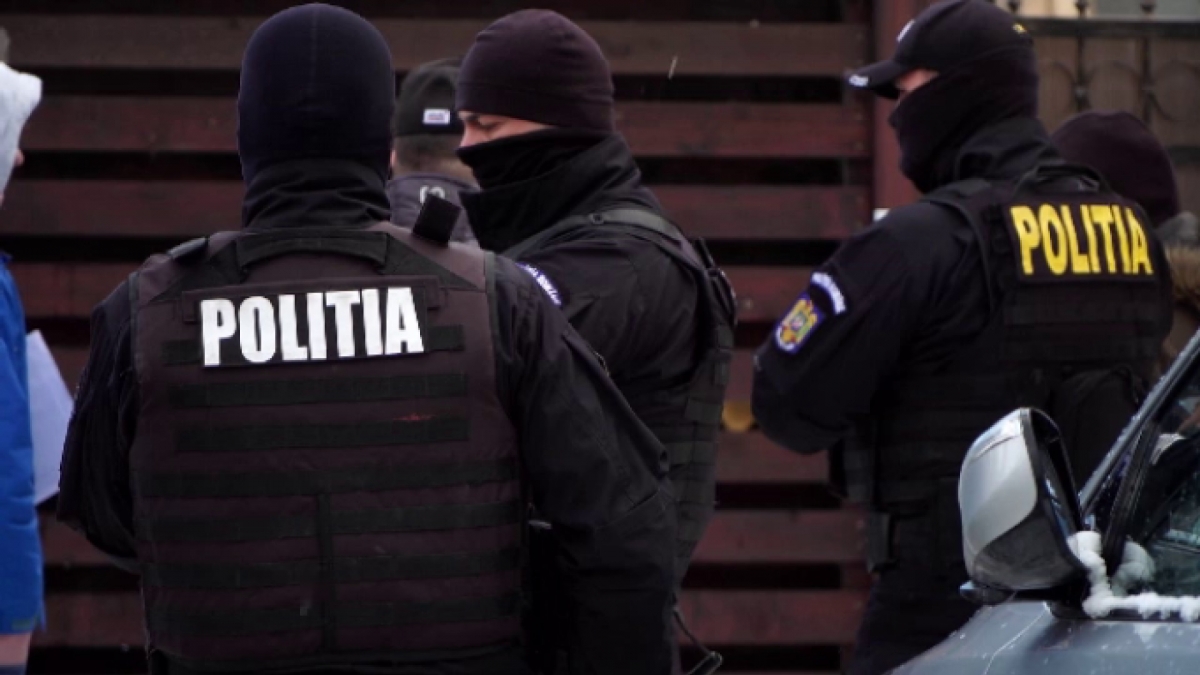 Operațiune de amploare: Poliția Română destructurează o rețea care furniza arme ilegale către clanuri violente