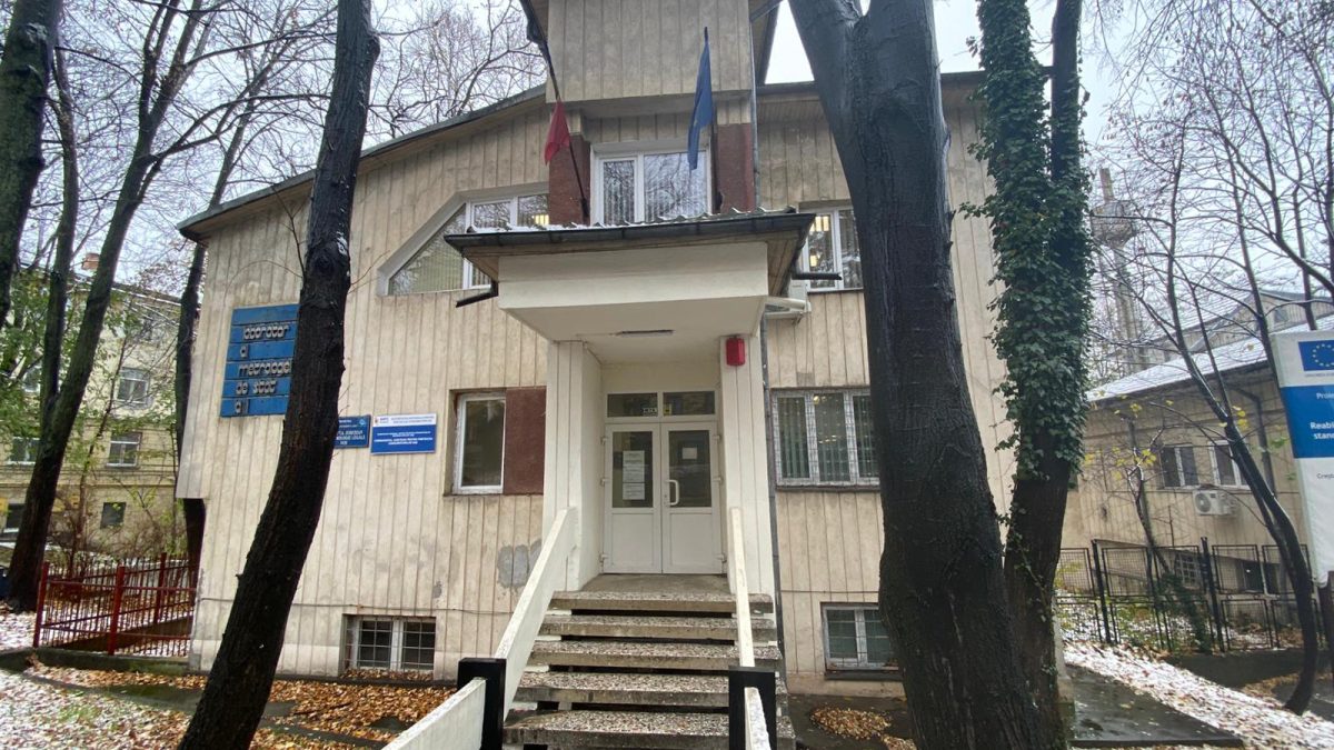 OJPC Iași verifică comercianții de anvelope second-hand. Inspectorii au dat 10 avertismente și o amendă în valoare de 2.000 de lei