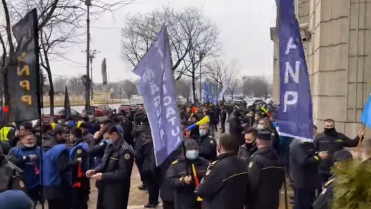 Încep protestele în plină campanie electorală: Angajații din penitenciare ies în stradă