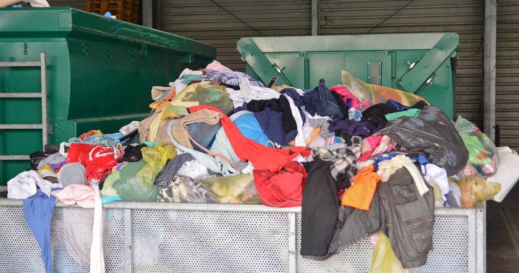 Câți bani vor câștiga românii din reciclarea hainelor vechi! Noile reguli intră în vigoare din ianuarie 2025