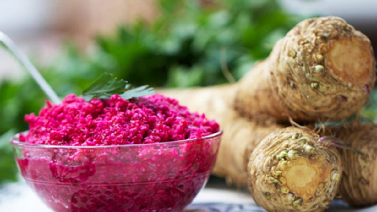 Salată de sfeclă roșie cu hrean, pentru iarnă. O rețetă plină de vitamine!