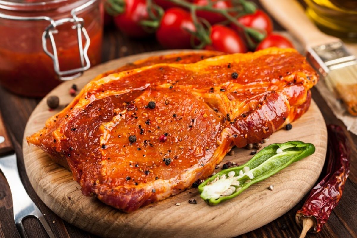Ai folosit greșit marinata pentru carnea de porc! Descoperă trucul uimitor care face minuni!