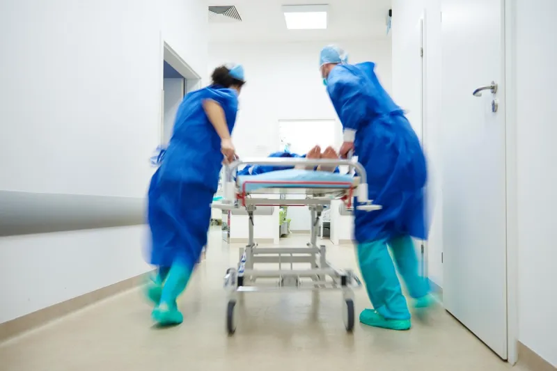 Prima reacție a Colegiului Medicilor din România în cazul copilului de 16 ani care a murit