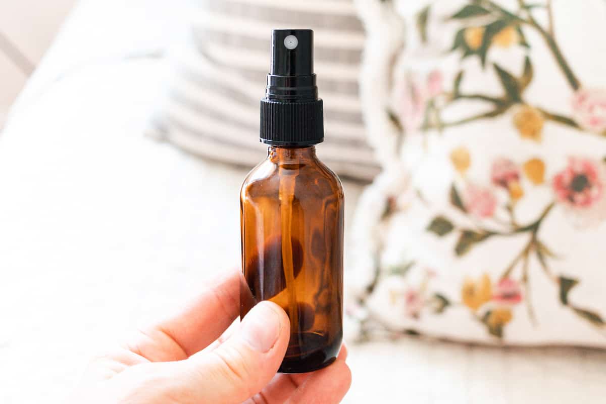 Secretele pentru un spray de corp rezistent. Cum să îți faci propriul parfum