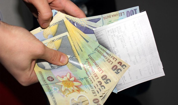 Cel mai bun truc pentru a-ți rămâne bani de sărbători pentru facturi