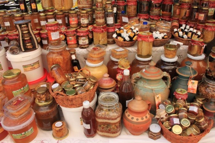 Lege pentru țăranii români care își vând produsele tradiționale! Ce vor avea de făcut