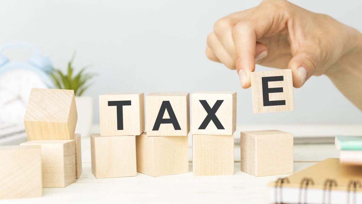 O parte din români nu vor mai plăti taxe și impozite de anul viitor! Ce trebuie să facă