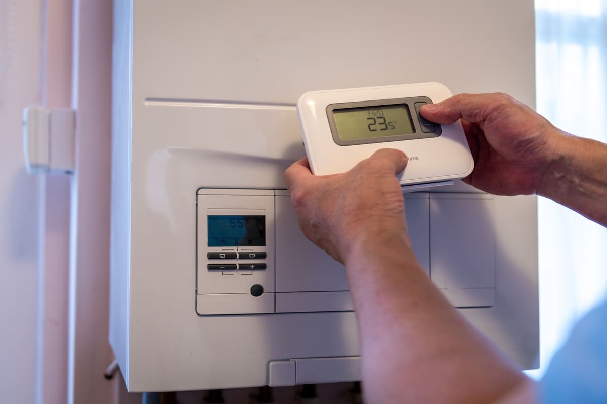 Termostat wireless vs. termostat cu fir: care este alegerea potrivită pentru tine?