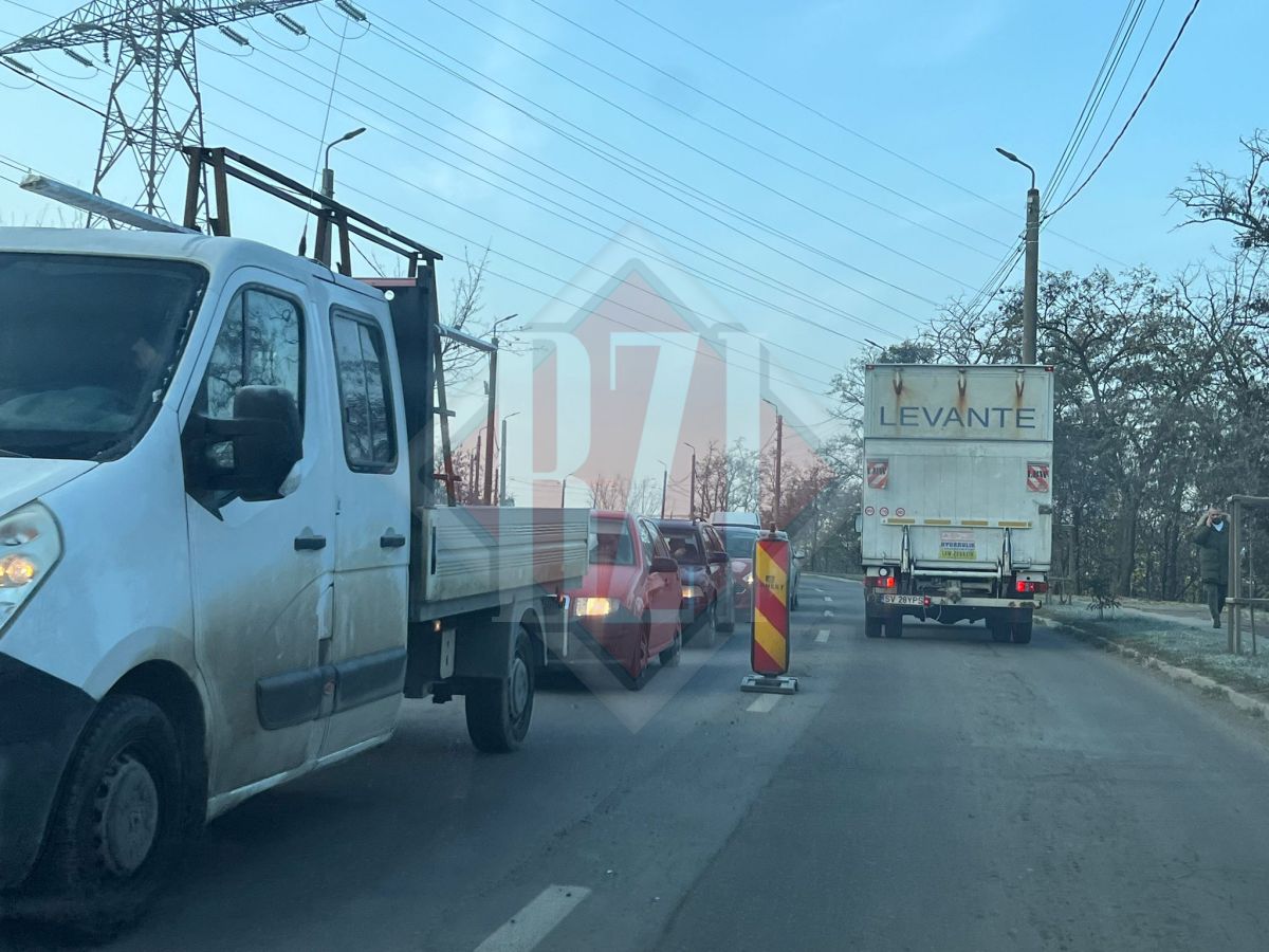 Început de săptămână de coșmar pentru șoferi. Din nou, traficul de pe bulevardul Poitiers e paralizat