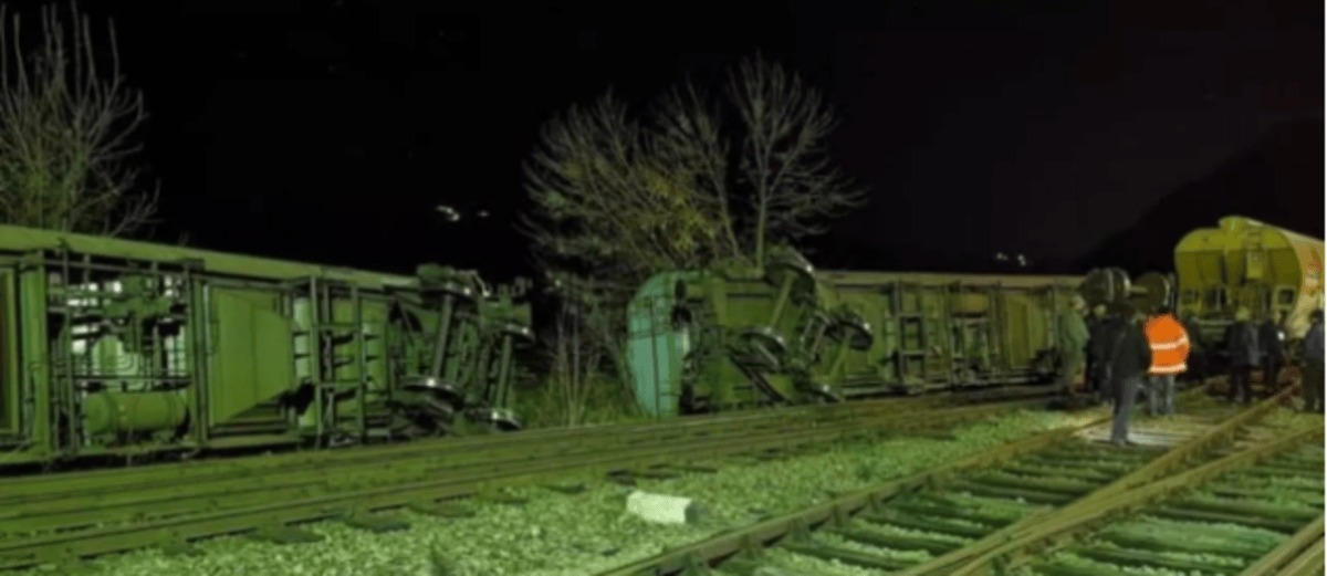 Un tren încărcat cu benzină a deraiat: A fost emis mesaj Ro-Alert – UPDATE