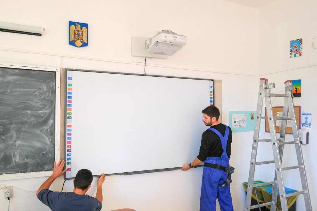 Unitățile de învățământ din Iași vor fi dotate cu echipamente informatice noi. Proiectul are o valoare de peste 5 milioane de euro