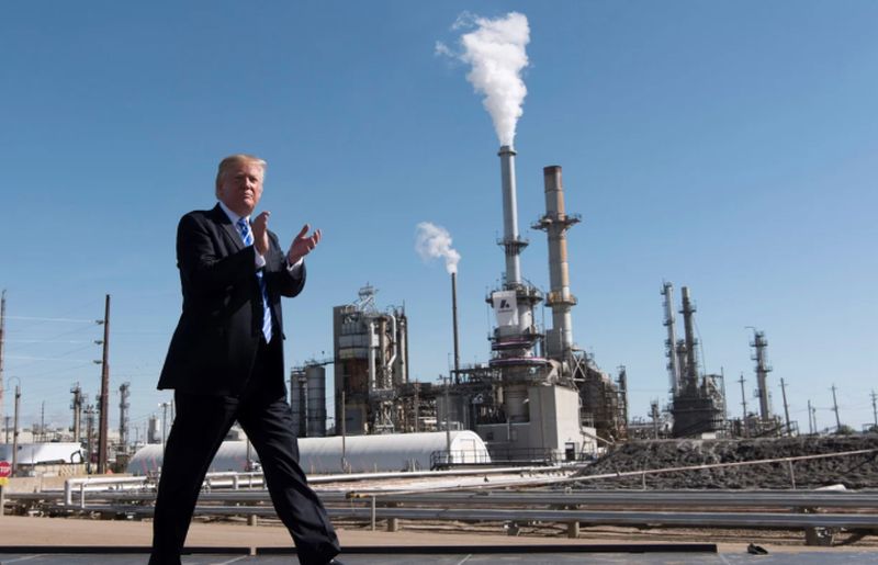 Efectele victoriei lui Donald Trump: S-a ieftinit petrolul!