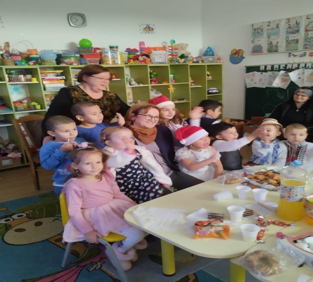 Spiridușii lui Moș Crăciun au ajuns la școala primară Mălăești, comuna Gropnița