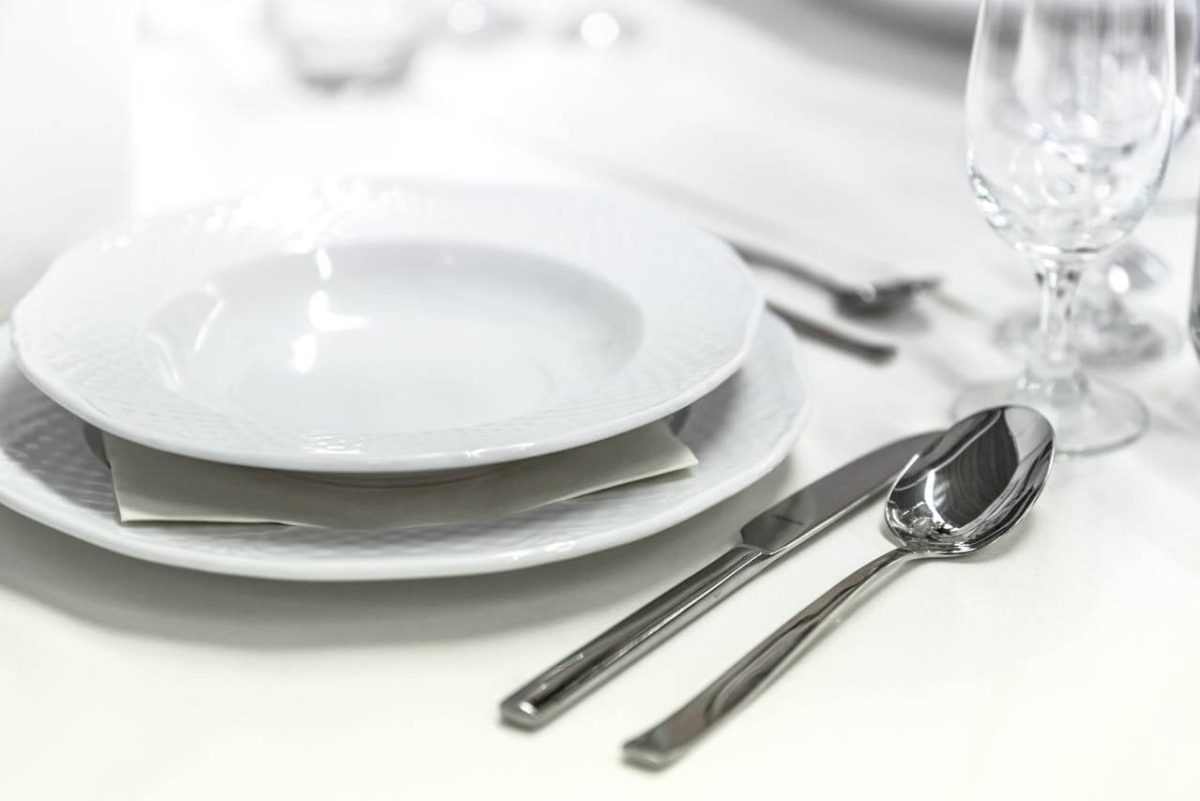 Avantajele utilizării tacâmurilor din oțel inoxidabil în bucătăria ta