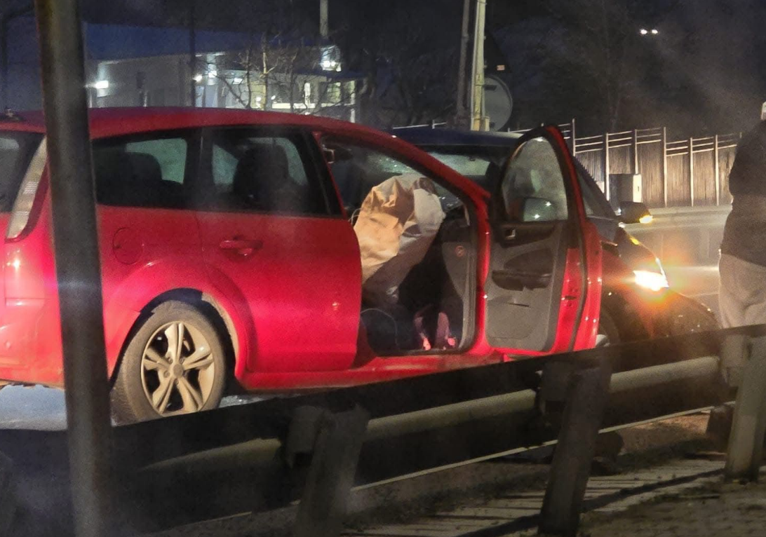 Accident rutier la Iași. Coliziune între două autoturisme la Uricani