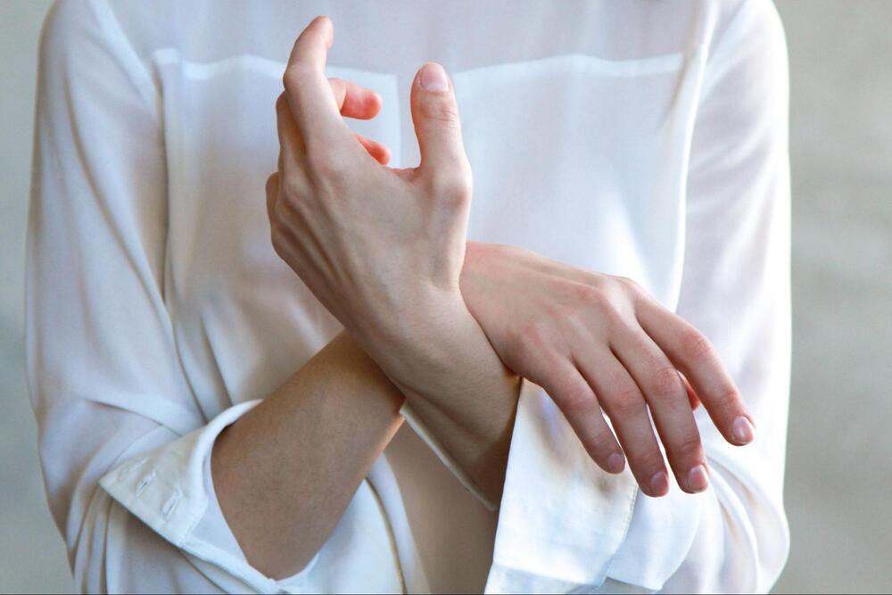 Ce boli pot indica furnicăturile în mâini? Află care e vitamina care îți lipsește sau afecțiunea pe care s-ar putea să o ai