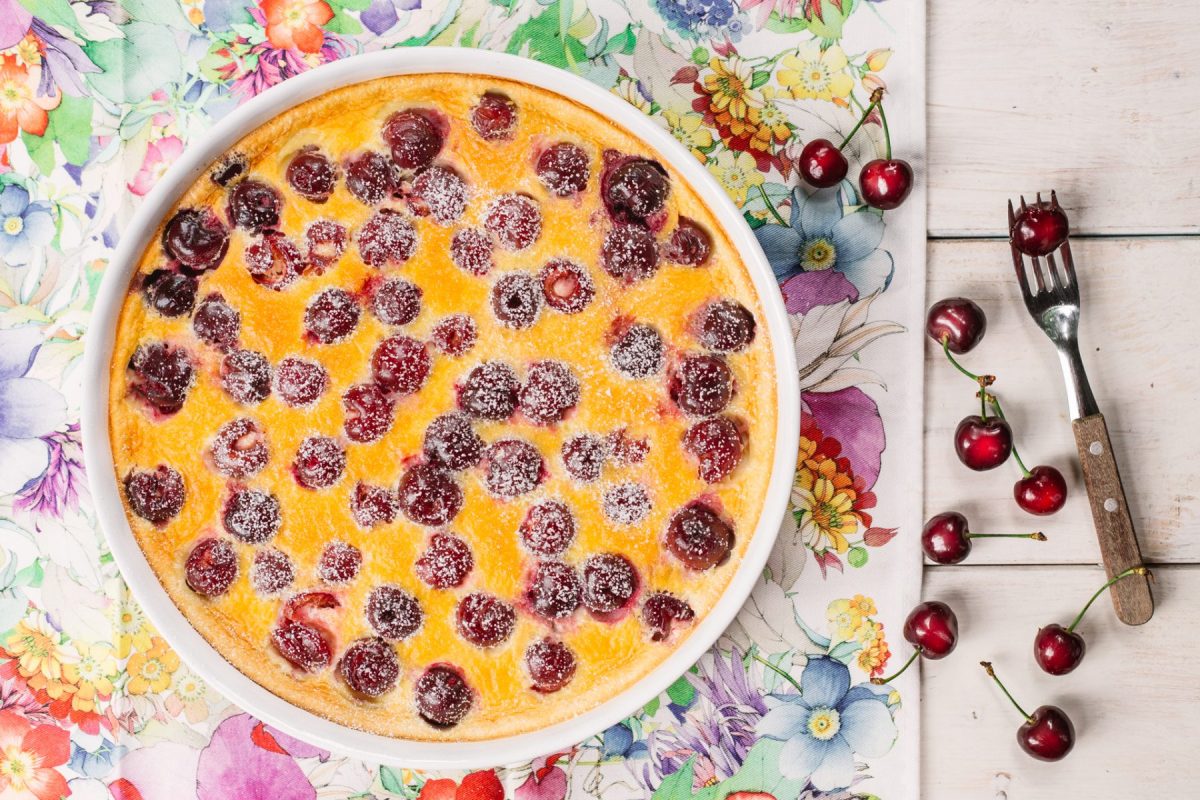 Clafoutis cu cireșe, un deliciu care se prepară cât ai bate din palme!