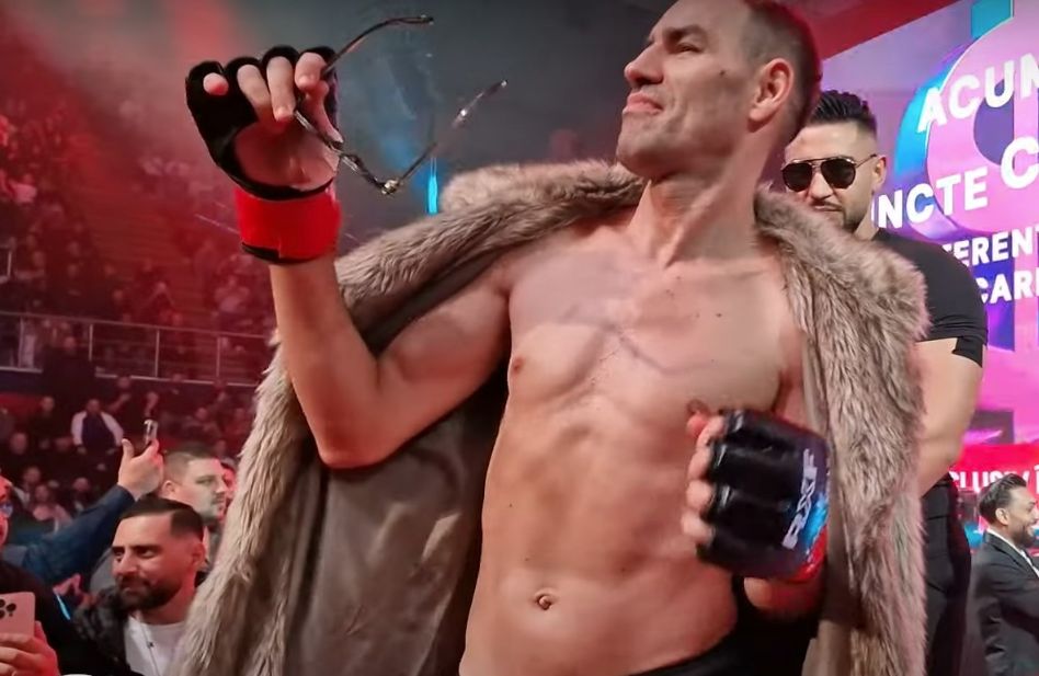Circ total la RXF! Costică a intrat în ring cu o femeie corpolentă, în lesă! – FOTO