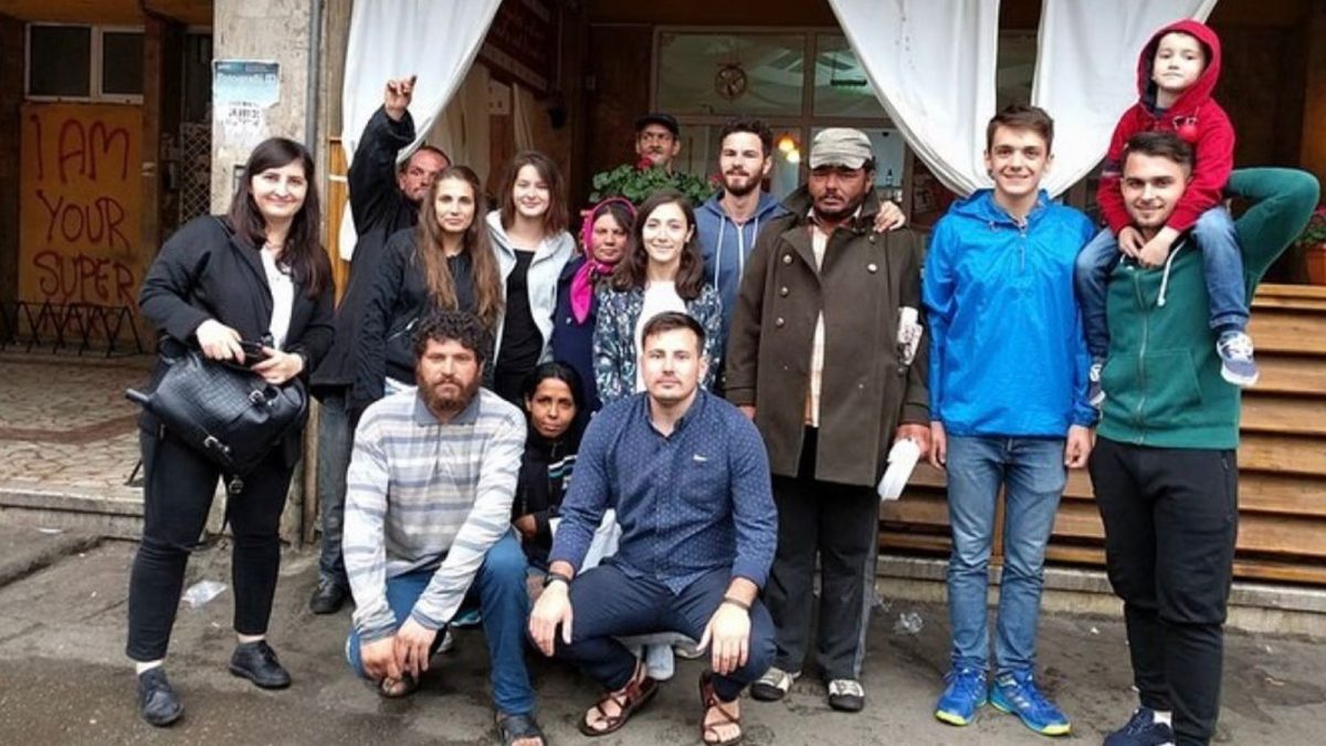 Crăciunul în Familia Harmony, la Iași: Povestea unei comunități creștine care realizează, în fiecare an, în preajma sărbătorilor o zi dedicată oamenilor străzii