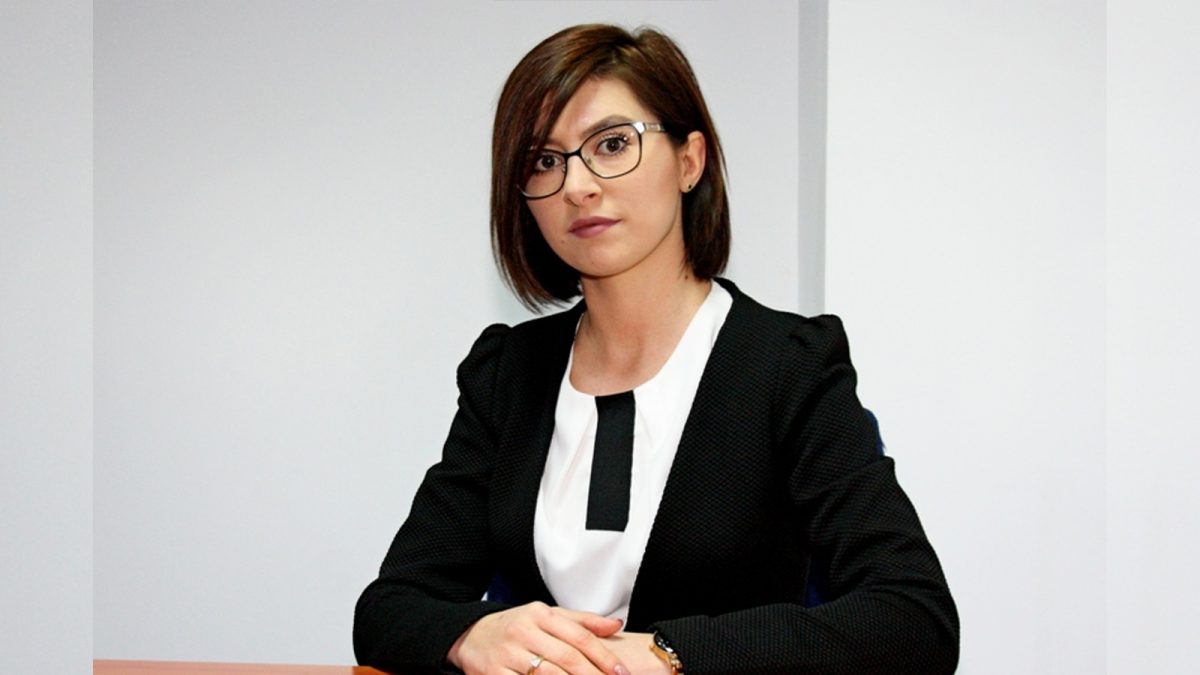 După ce s-a despărțit de mama copilului său, viața lui Ionuț s-a prăbușit într-o clipă. A ajuns să fure conserve și ulei de la vecini, iar acum riscă ani grei de pușcărie