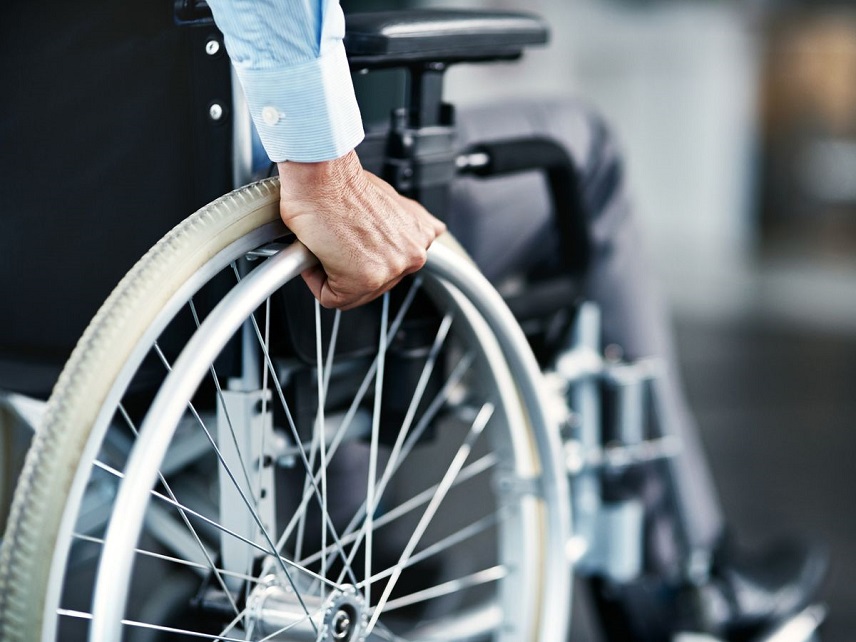 Persoanele cu handicap accentuat beneficiază de însoțitor? Iată cum se întocmește dosarul și cât este indemnizația