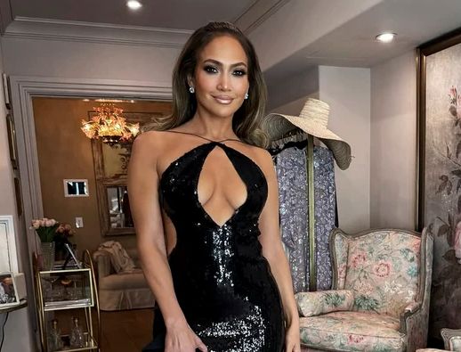 Jennifer Lopez, în cea mai sexy ținută de sărbători! Imaginea a devenit virală pe internet – GALERIE FOTO