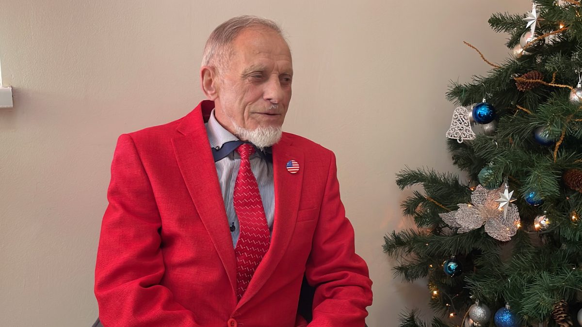 Un ieșean în vârstă de 77 de ani are o pasiune ieșită din comun! Vasile Leonte a călătorit mii de kilometri pentru a-și întregi colecția: „De mic copil m-am purtat elegant”