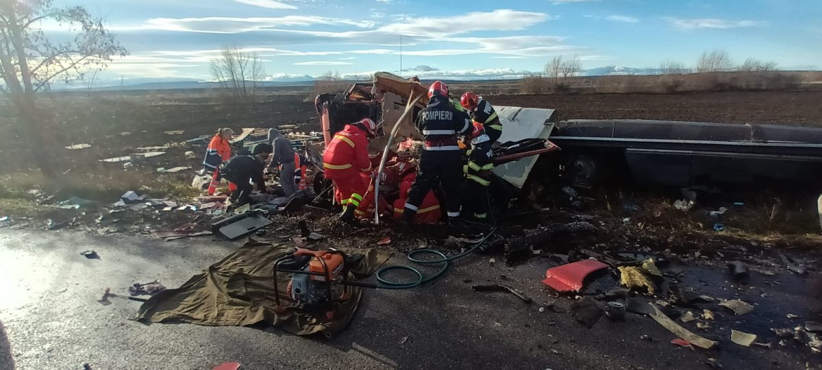 Accident rutier grav în comuna Secuieni! Au fost implicate două autocamioane și un autoturism. Un șofoer din Iași a murit