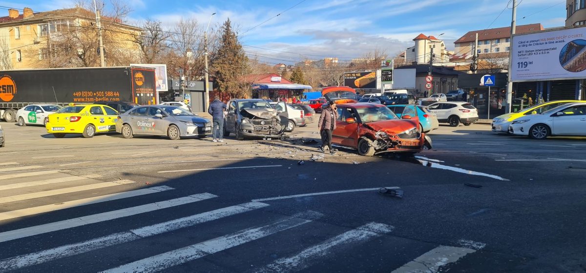 Accident rutier în Bucșinescu. Impact frontal între două mașini