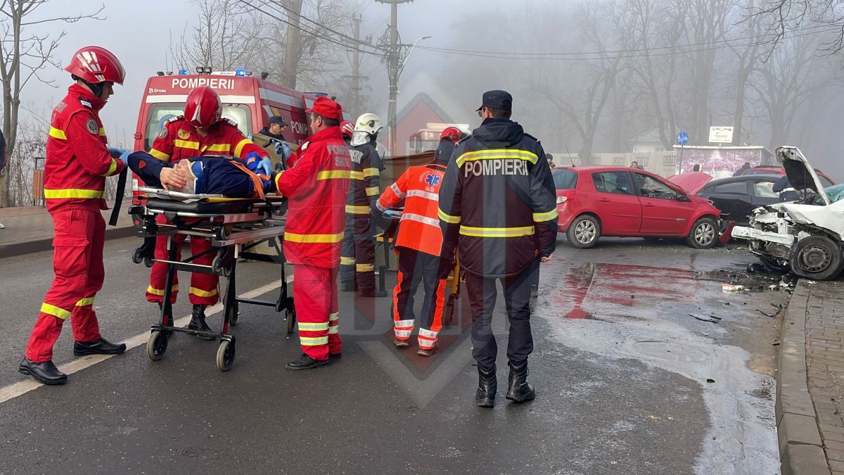 Un Porsche a fost făcut praf în Copou! Trei autoturisme sunt implicate în accidentul rutier. Trei persoane sunt încarcerate – UPDATE, LIVE VIDEO