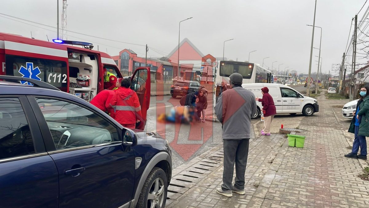 Imagini dramatice în Valea Lupului! Un adolescent de 17 ani a murit, după ce a fost călcat de autobuz pe trecere – UPDATE, EXCLUSIV FOTO