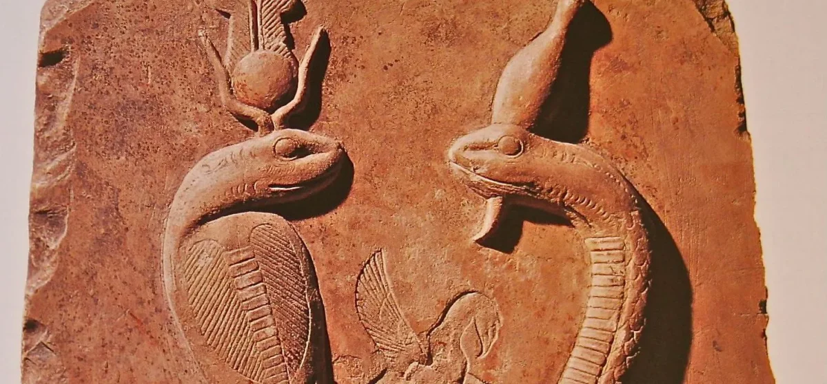 Descoperire remarcabilă! Cea mai mare sculptură din bronz a unui demon alături de monede, bijuterii și artefacte antice