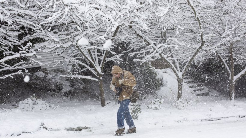 Meteorologii ANM anunță zile cu ninsori abundente și ger