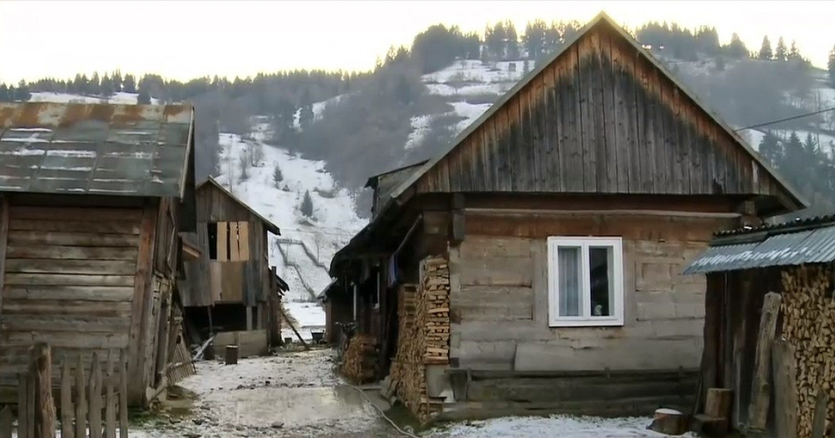 Amenzi înainte de sărbători pentru cei care stau la curte! Ce nu mai au voie să facă românii