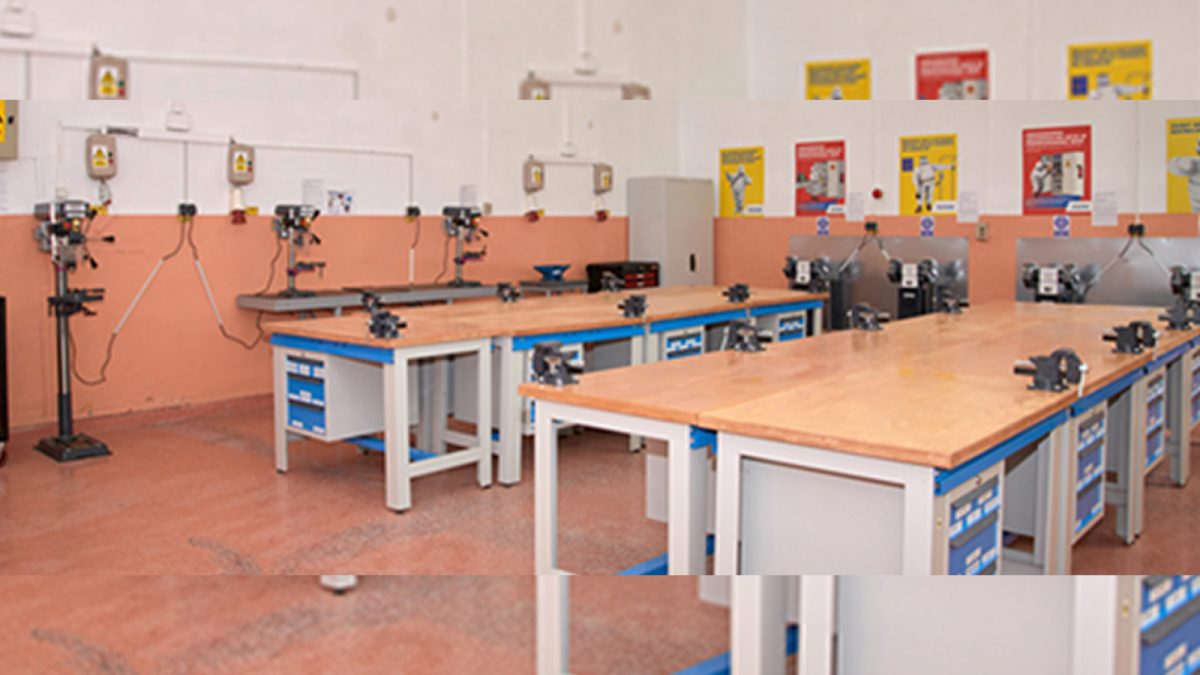 Cinci ateliere de mecanică și electromecanică din Iași vor fi dotate cu echipamente didactice. Primăria cheltuie peste 1,6 milioane de lei