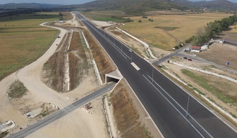 Ultimele pregătiri pentru deschiderea primilor 15,7 km din Secţiunea 5 a Autostrăzii Sibiu – Piteşti