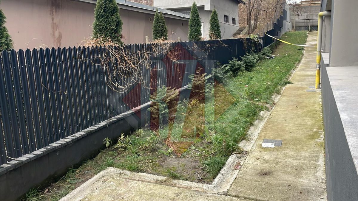 Bărbatul care s-a aruncat de la etajul 8 are nevoie de sânge. Se află în stare gravă
